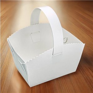 Svatební košíček na koláčky s ouškem papírový 10x8x6 cm bílý
